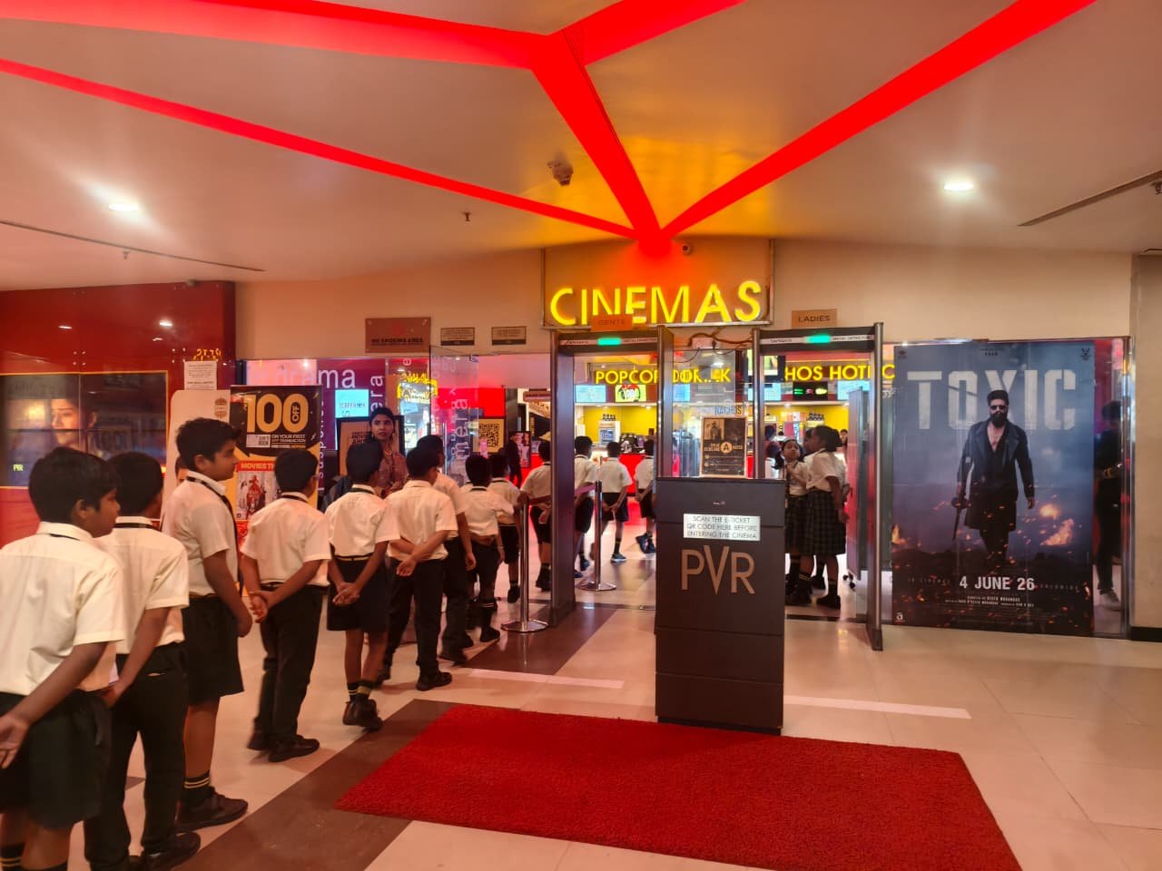 Movie Day Out (Saptadingar Guptodhon)